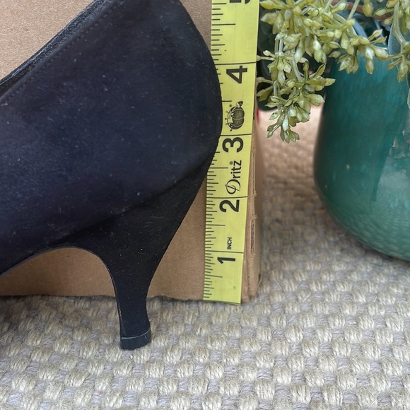 Stuart Weitzman black and gold  suede size 81/2. - Picture 9 of 9